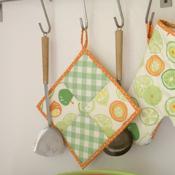 The New Handmade Contemporary Sewing Softcover Projects Book, Brand New - Picture 6 of 9